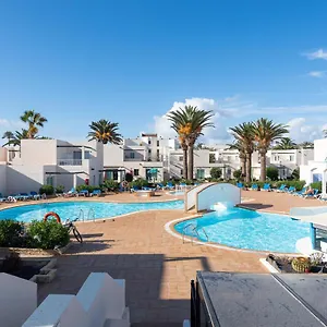  Apartment Homeforguest Con Terraza Y Piscina En Spain